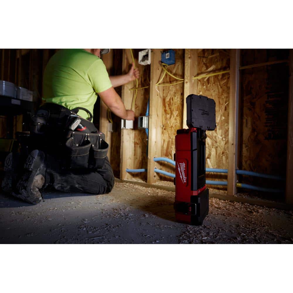 Milwaukee M12 12V Cordless PACKOUT Flood Light w/ USB Charging, 1,400 Lumens (Tool-Only)