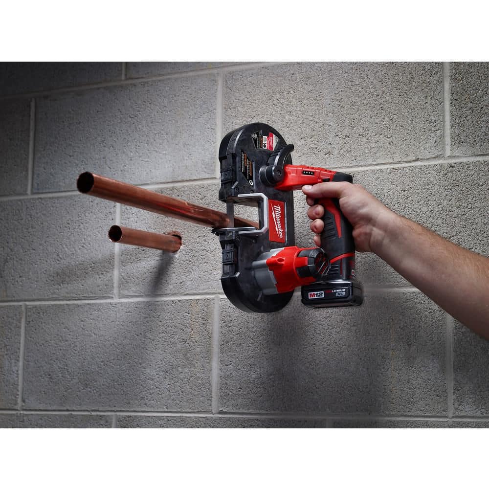 Milwaukee M12 12-Volt Lithium-Ion Cordless Sub-Compact Band Saw XC Kit with M12 LED Flood Light