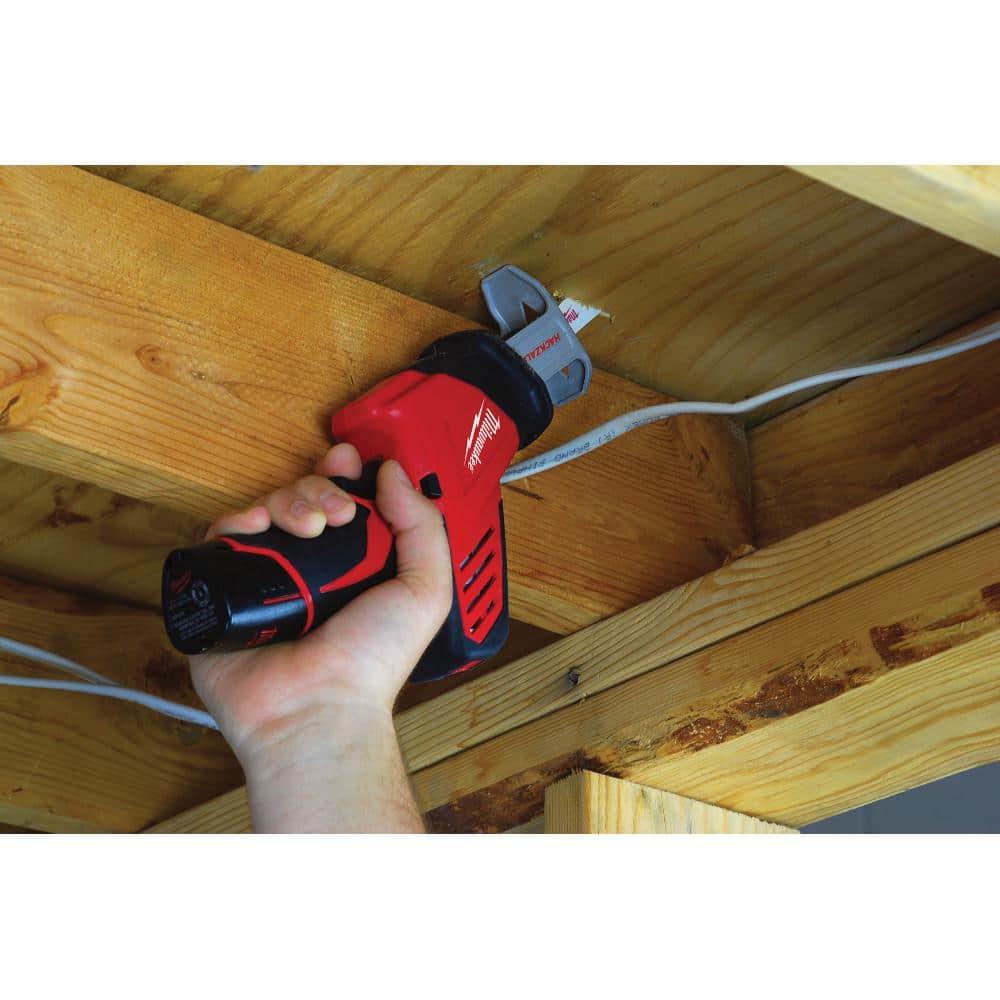 Milwaukee M12 12V Lithium-Ion HACKZALL Cordless Reciprocating Saw Kit with M12 Oscillating Multi-Tool & 6.0Ah XC Battery Pack