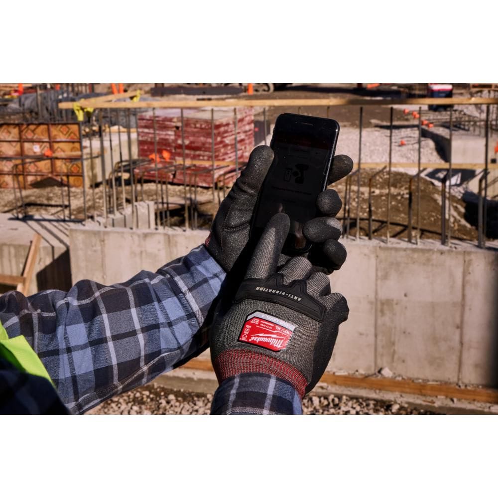 Milwaukee Small Anti-Vibration Cut Level 4 High Dexterity Nitrile Dipped Gloves