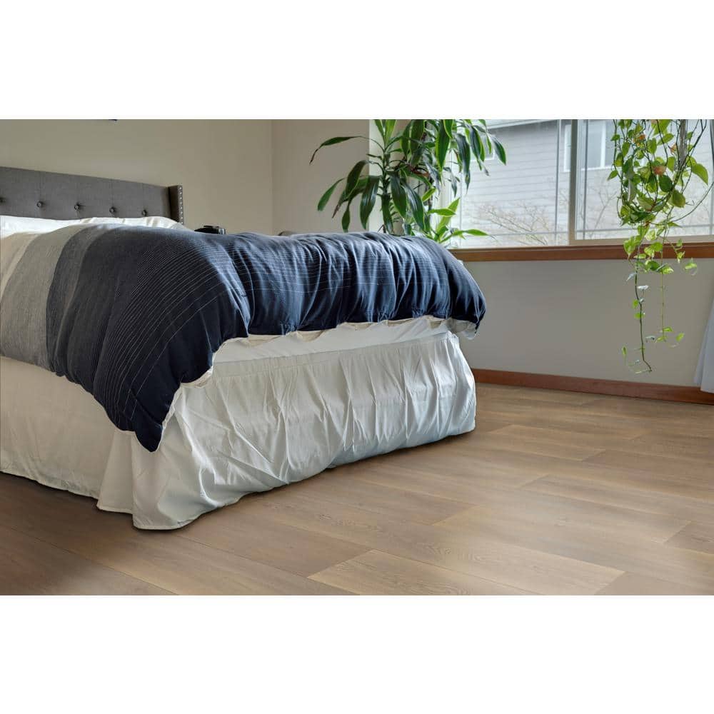 DIP Design Is Personal Mt Bachelor Oak 10 mm T x 7.75 in. W Laminate Wood Flooring (20.4 sq. ft./8 planks)