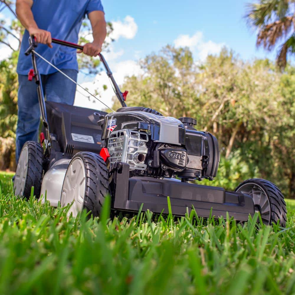 Murray 21 in. 140 cc Briggs and Stratton Walk Behind Gas Push Lawn Mower with Height Adjustment and with Mulch Bag