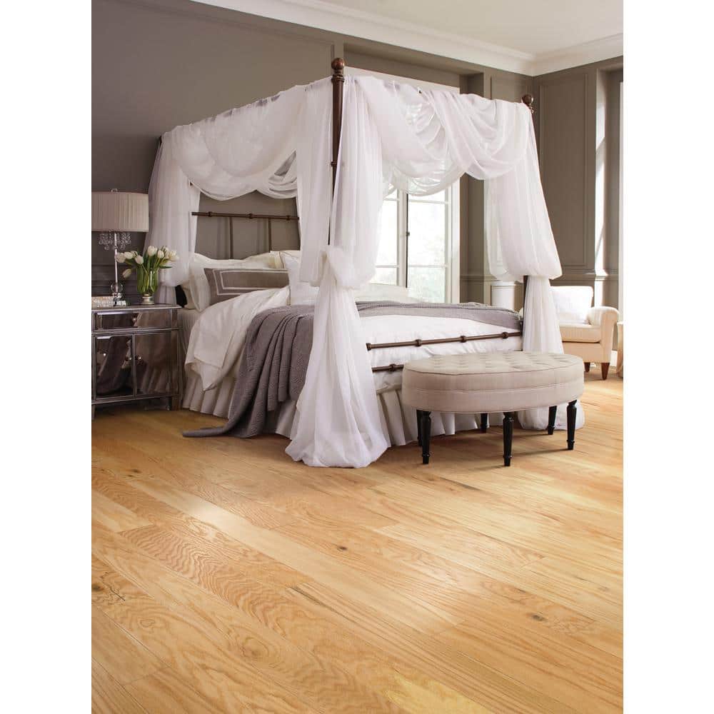 Shaw Bradford 5 Natural Red Oak 3/8 In. T X 5 in. W Tongue and Groove Smooth Engineered Hardwood Flooring (23.66 sq.ft./case)