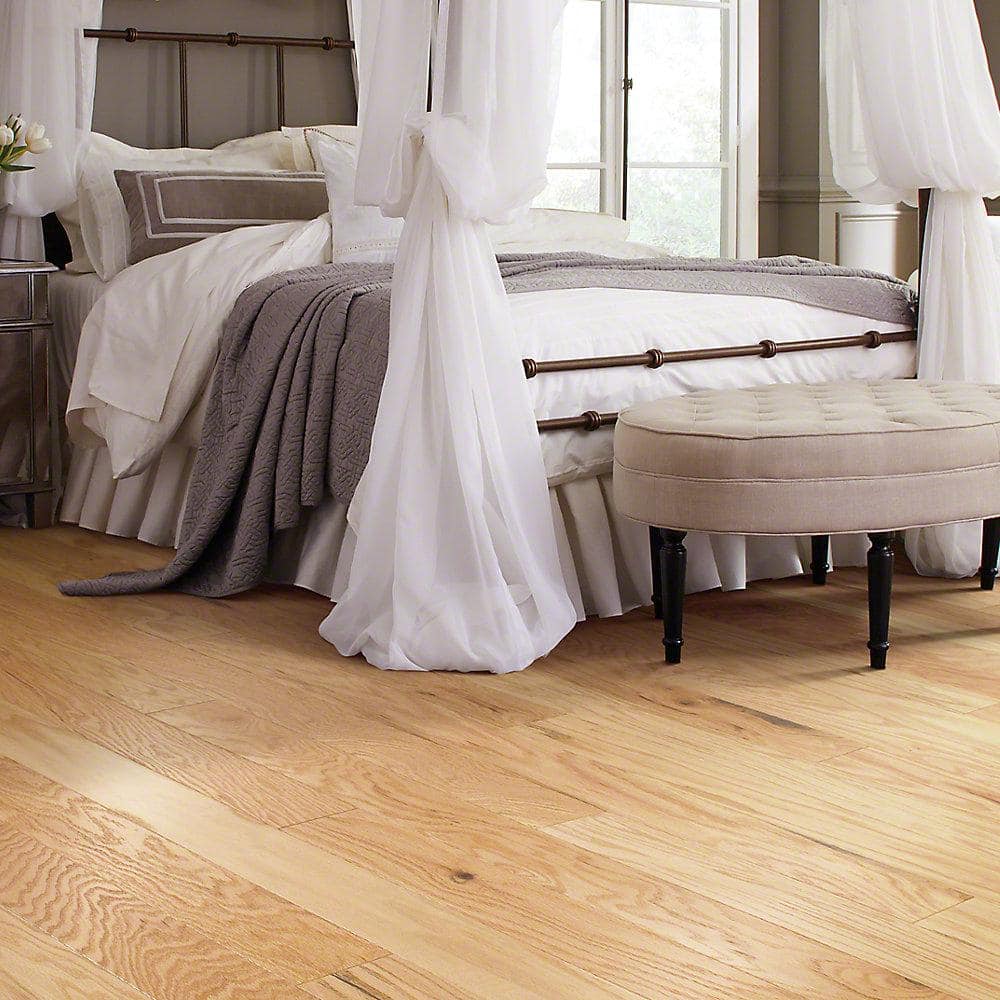Shaw Bradford 5 Natural Red Oak 3/8 In. T X 5 in. W Tongue and Groove Smooth Engineered Hardwood Flooring (23.66 sq.ft./case)