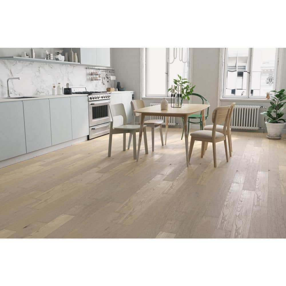 ACQUA FLOORS Parker Oak 1/4 in. T x 5 in. W Click Lock Wire Brushed Engineered Hardwood Flooring (16.68 sq.ft./case)