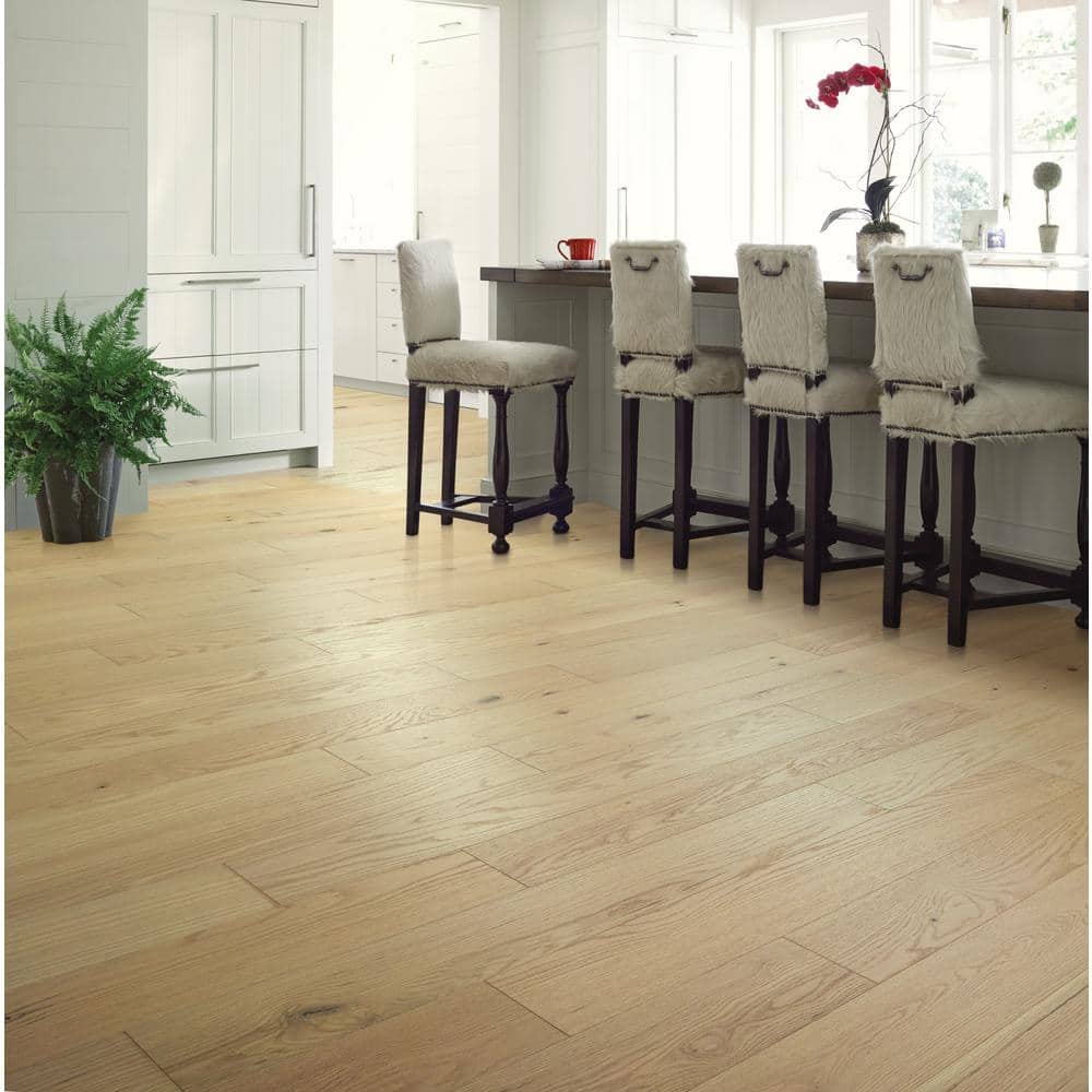 Shaw Serenity Pecan Red Oak 1/2 In. T X 6.38 in. W Tongue and Groove Engineered Hardwood Flooring (25.4 sq.ft./case)