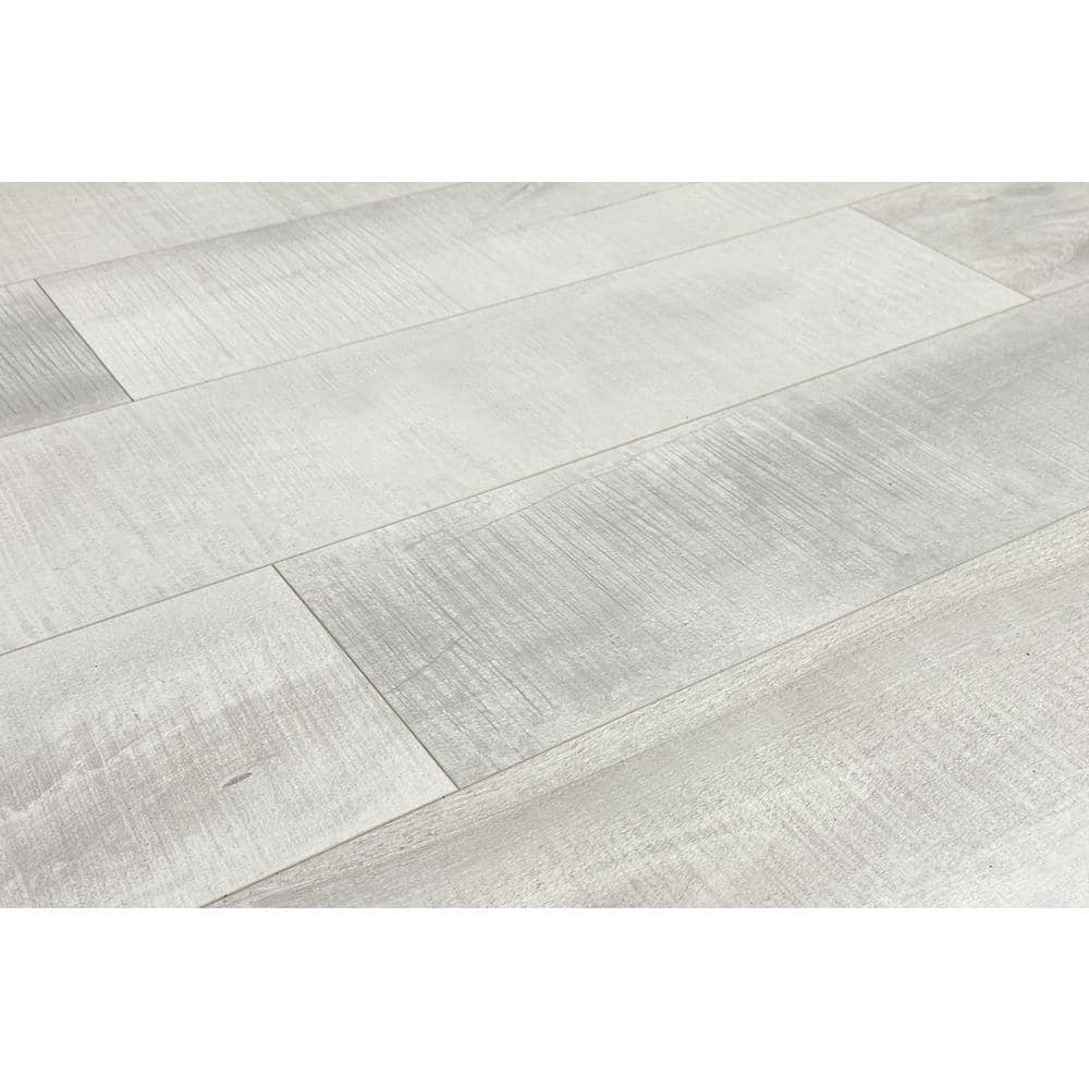 Montserrat Summa Pristine White 14 mm T x 7.75 in. W HDF Waterproof AC5 Click Lock Laminate Wood Flooring (23.09 sq. ft./case)
