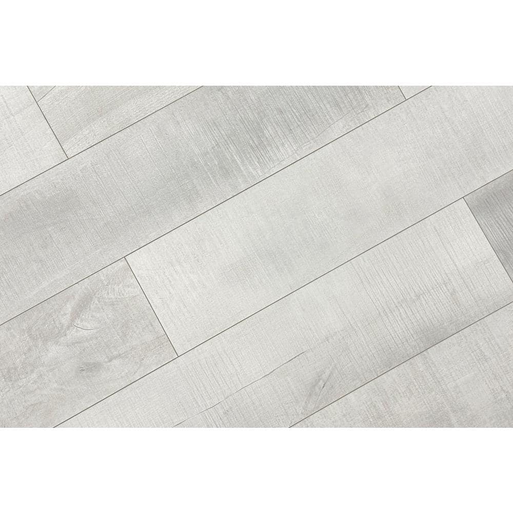 Montserrat Summa Pristine White 14 mm T x 7.75 in. W HDF Waterproof AC5 Click Lock Laminate Wood Flooring (23.09 sq. ft./case)
