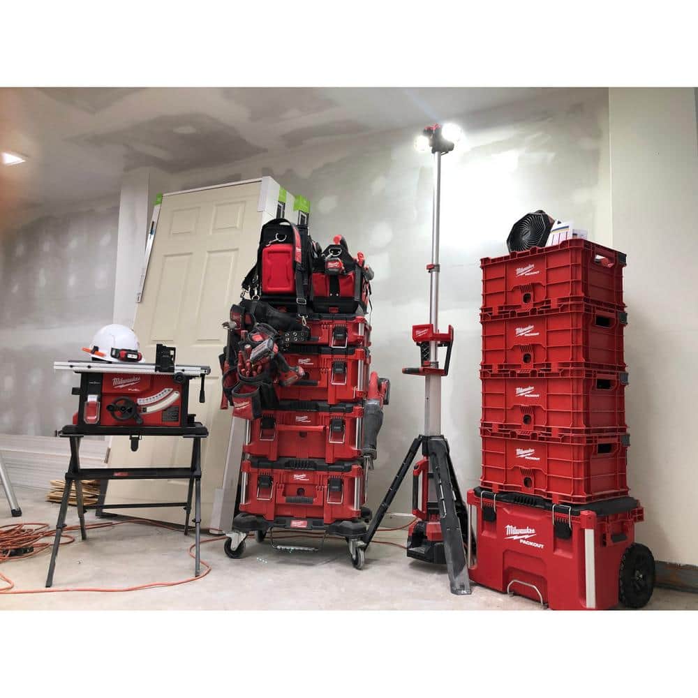 Milwaukee PACKOUT 22.1 in. Rolling Tool Box, Black/Red