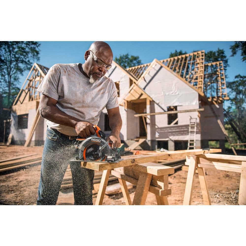 RIDGID 18V Starter Kit with (2) 4.0 Ah MAX Output Batteries and Charger with 18V Brushless Cordless 7-1/4 in. Circular Saw