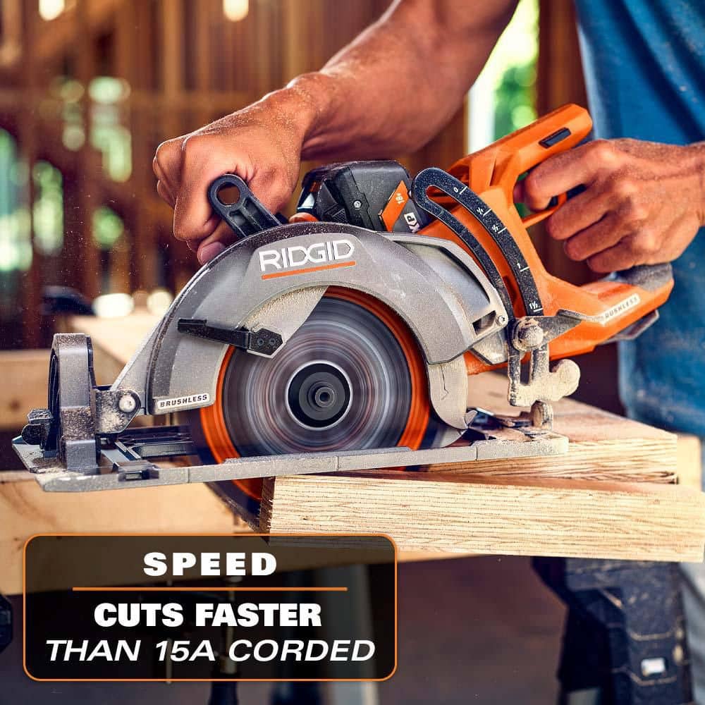 RIDGID 18V Brushless Cordless 7-1/4 in. Rear Handle Circular Saw Kit with 8.0 Ah MAX Output Battery, 18V Charger and Bag
