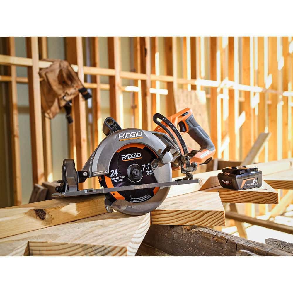 RIDGID 18V Brushless Cordless 7-1/4 in. Rear Handle Circular Saw Kit with 8.0 Ah MAX Output Battery, 18V Charger and Bag