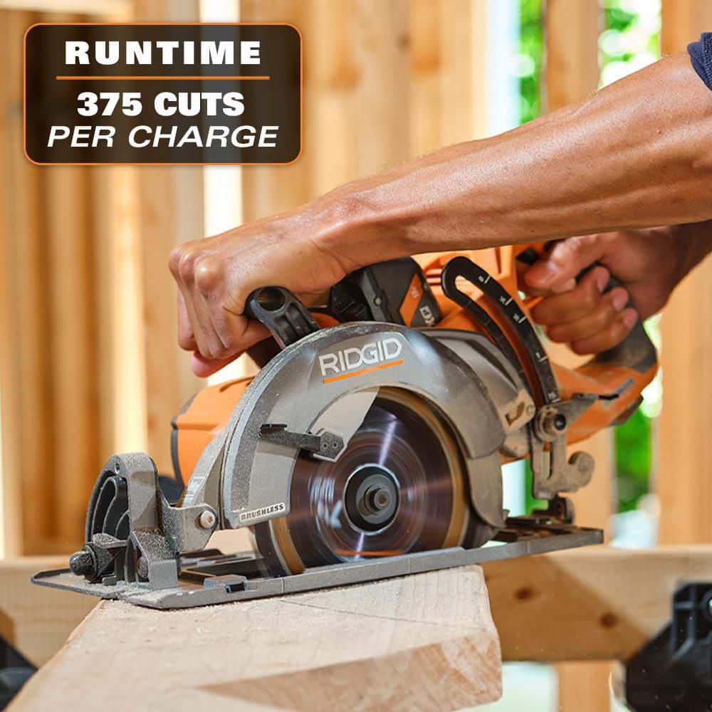 RIDGID 18V Brushless Cordless 7-1/4 in. Rear Handle Circular Saw Kit w/ (2) 4.0 Ah MAX Output Battery, Charger, Bag