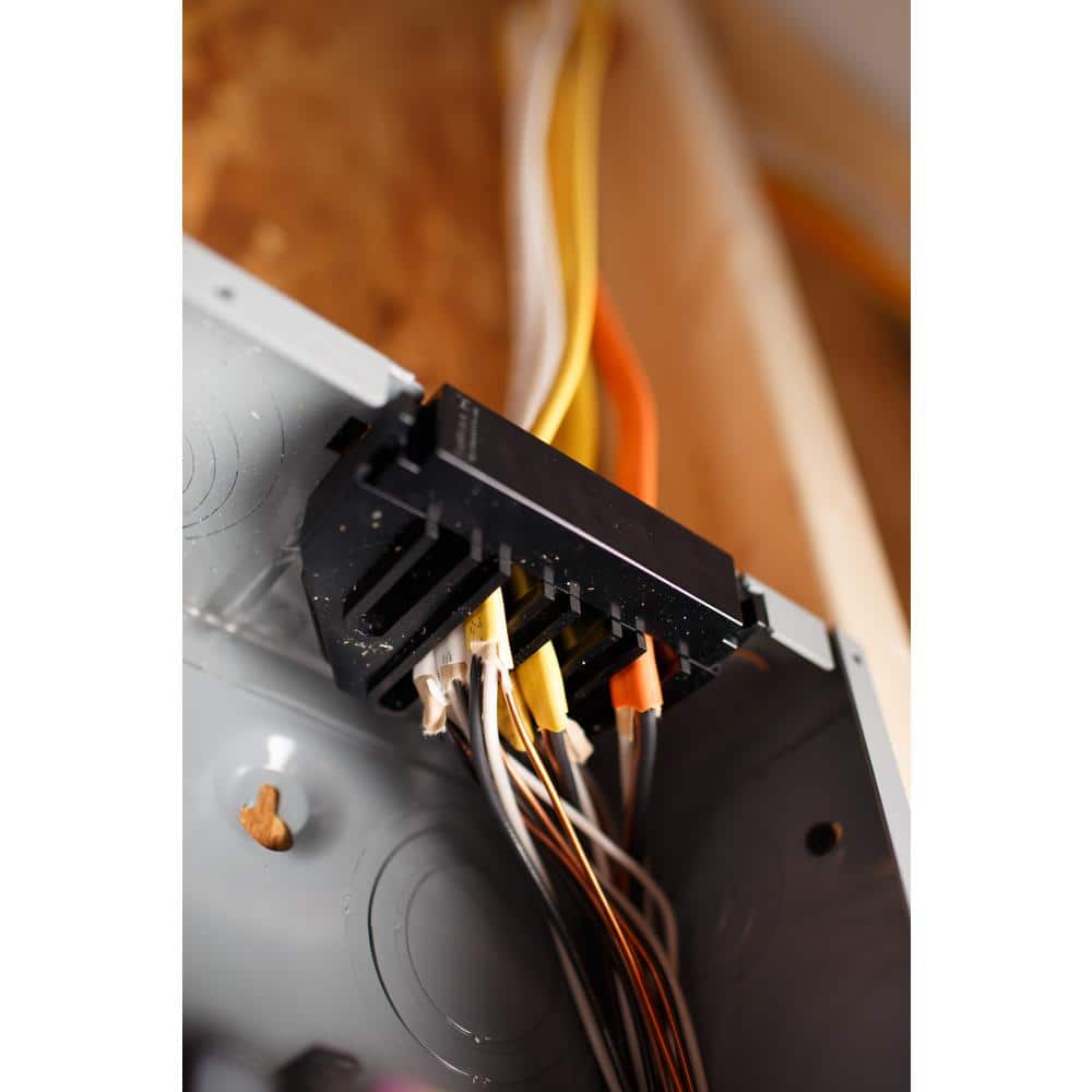 Square D Homeline Qwik-Grip 200-Amp 30-Space 60-Circuit Indoor Main Breaker Plug-On Neutral Load Center - HOM3060M200PQCVP