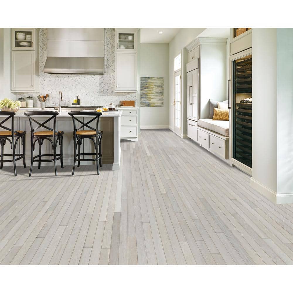 Bruce American Originals Sugar White Oak 3/4 in. T x 2-1/4 in. W Smooth Solid Hardwood Flooring (20 sq.ft./ctn)