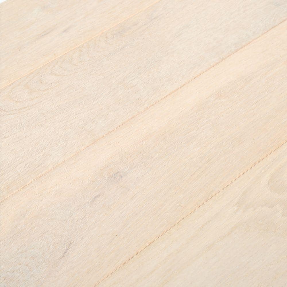 Bruce American Originals Tinted Tea Oak 3/4 in. T x 5 in. W Smooth Solid Hardwood Flooring (23.5 sq.ft./ctn)