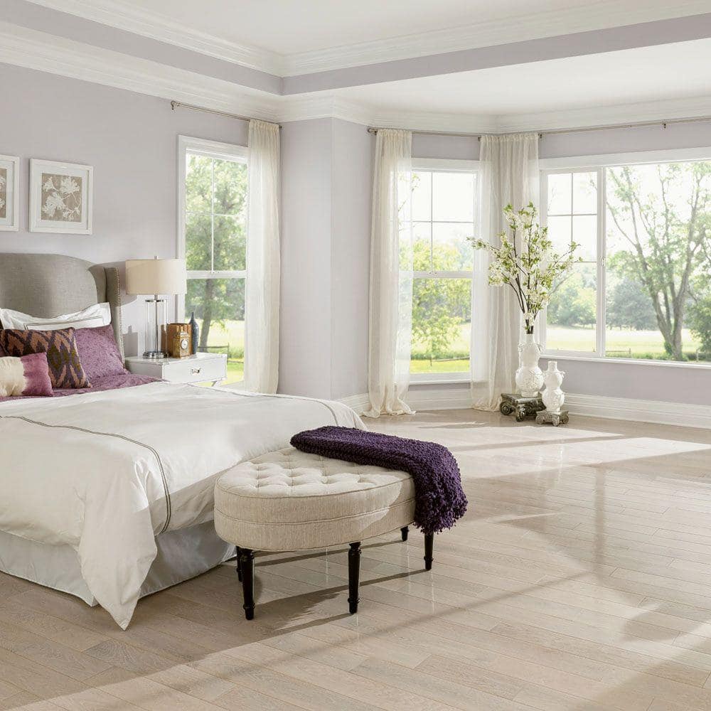 Bruce American Originals Tinted Tea Oak 3/4 in. T x 5 in. W Smooth Solid Hardwood Flooring (23.5 sq.ft./ctn)