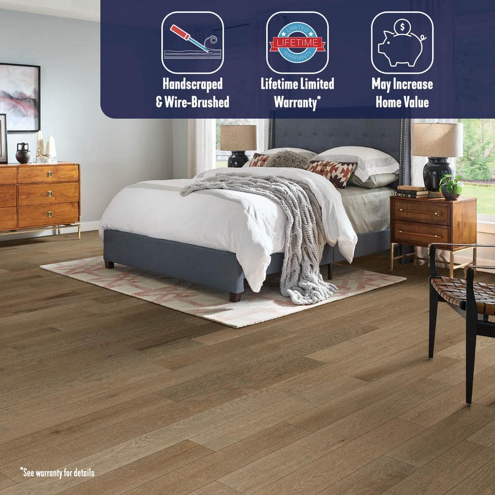 Bruce American Vintage Urban Coastal Red Oak 3/4 in. T x 5 in. W Scraped Solid Hardwood Flooring (23.5 sq.ft./ctn)