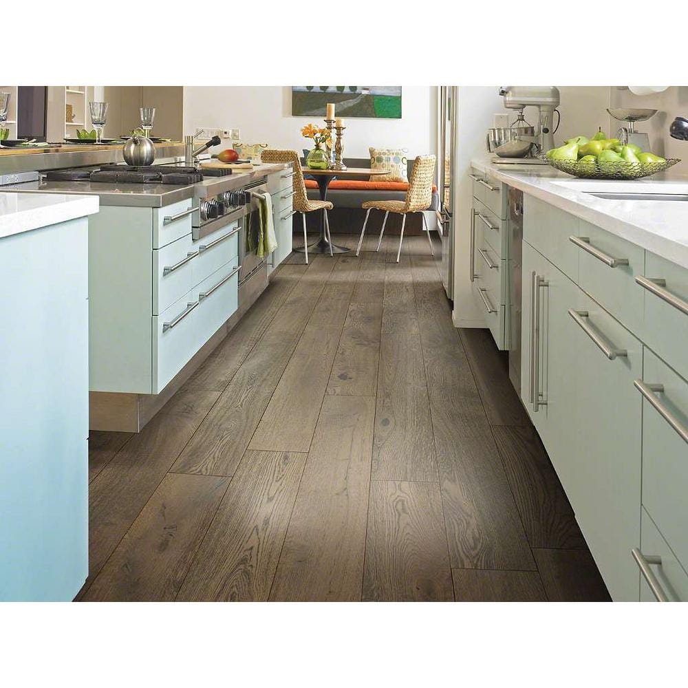 Shaw Richmond Wallingford White Oak 9/16 in. T X 7.5 in. W Tongue and Groove Engineered Hardwood Flooring (31.09 sq.ft./case)