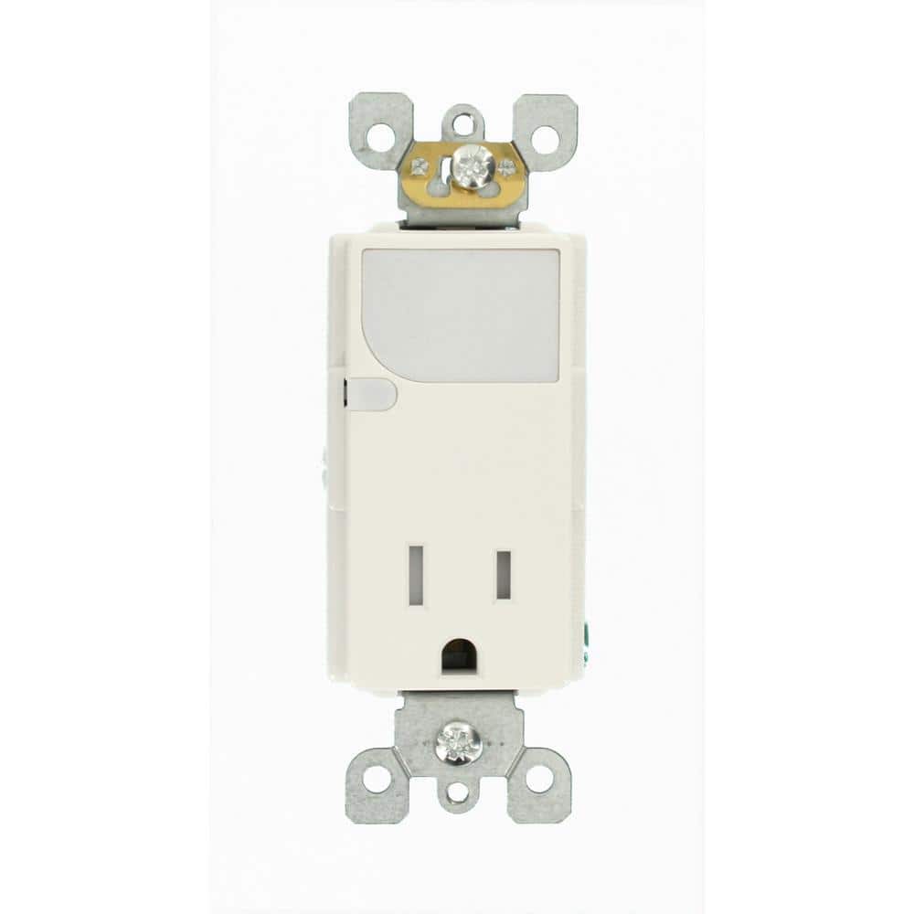 Leviton Decora 15 Amp Combination Single Outlet with LED Sensor Guide Light, White