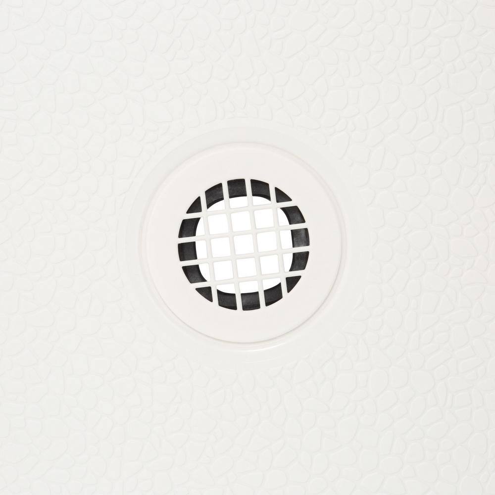 Swan Veritek 32 in. x 48 in. Single Threshold Center Drain Shower Pan in White