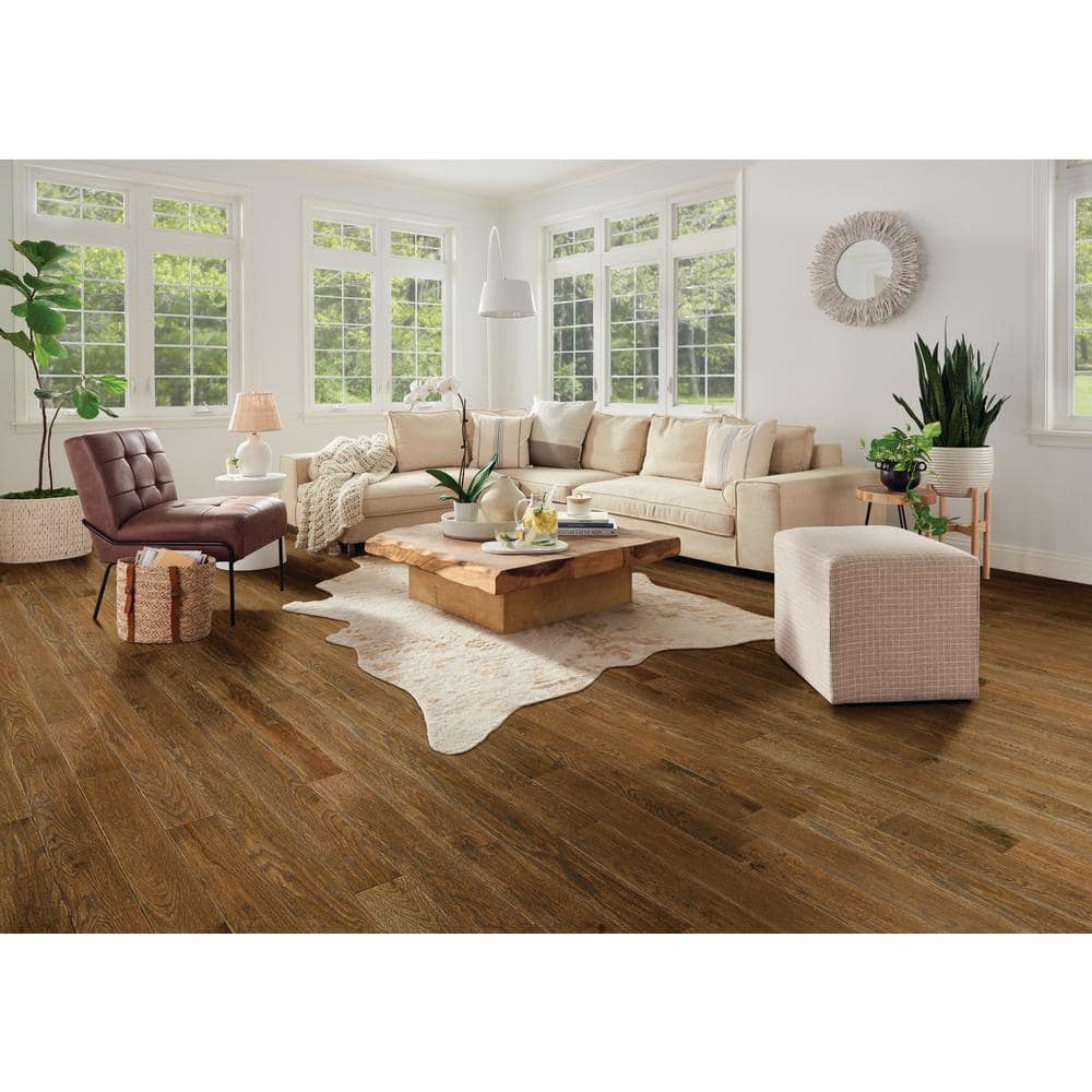 Bruce American Vintage Wilderness Trek Red Oak 3/4 in. T x 5 in. W Scraped Solid Hardwood Flooring (23.5 sq.ft./ctn)