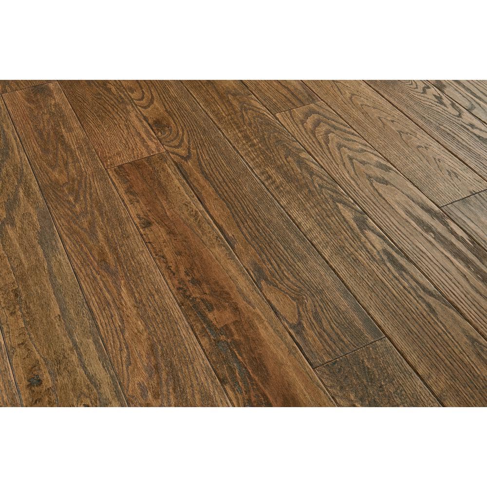 Bruce American Vintage Wilderness Trek Red Oak 3/4 in. T x 5 in. W Scraped Solid Hardwood Flooring (23.5 sq.ft./ctn)