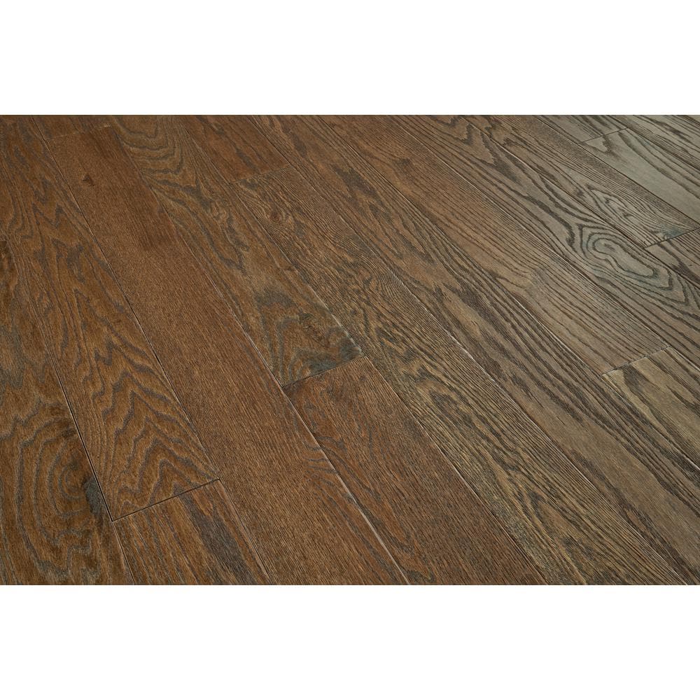 Bruce American Vintage Woodland Red Oak 3/4 in. T x 5 in. W Scraped Solid Hardwood Flooring (23.5 sq.ft./ctn)