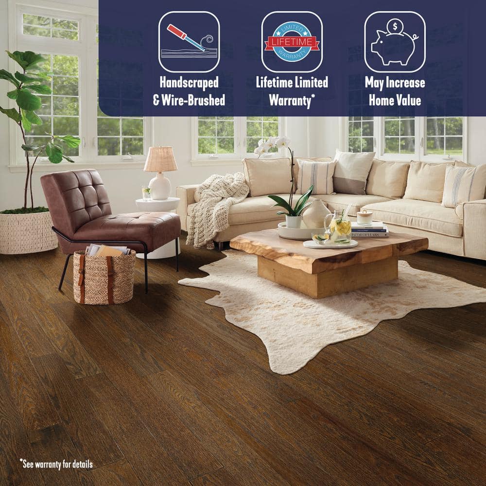 Bruce American Vintage Woodland Red Oak 3/4 in. T x 5 in. W Scraped Solid Hardwood Flooring (23.5 sq.ft./ctn)